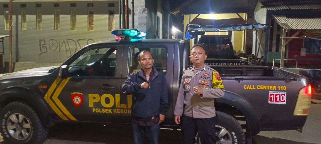 Patroli dialogis malam salah satu strategi tepat yang dilakukan oleh Polsek Kebonpedes dalam rangka mencegah terjadinya curanmor