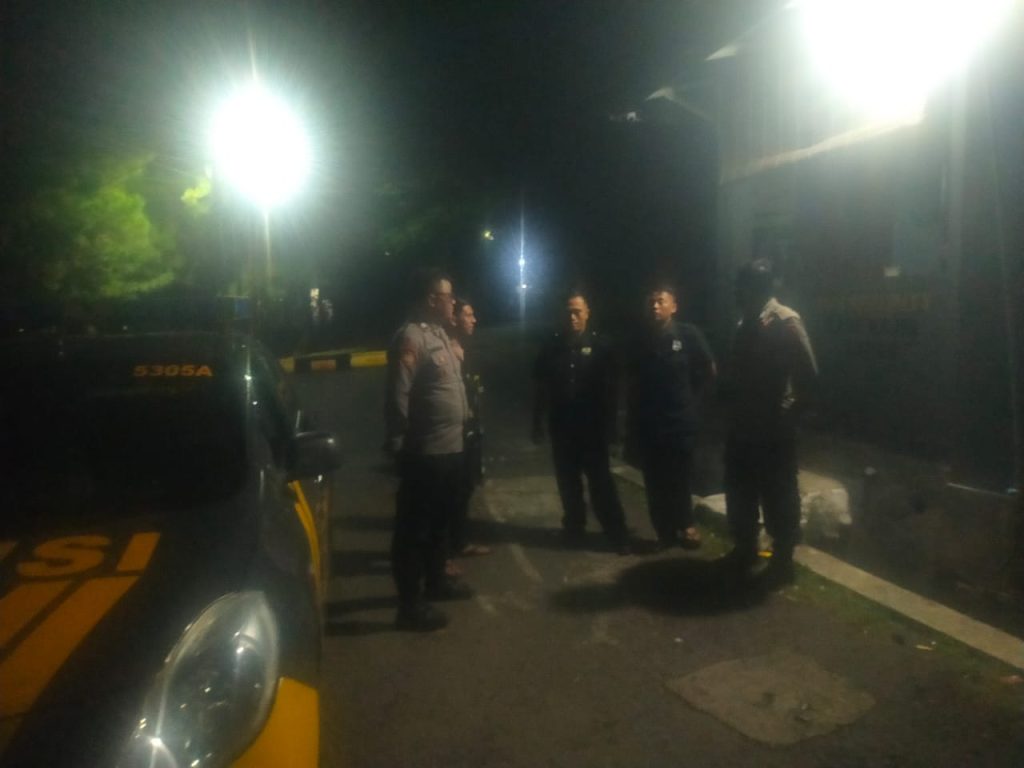 Laksanakan himbauan humanis. Unit patroli polsek baros antisipasi kerawanan malam hari