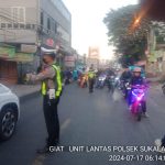 Strong Point, Polsek Sukalarang Gatur Lalu Lintas Pagi Demi Kelancaran Jalan Pasca Masuk Karyawan