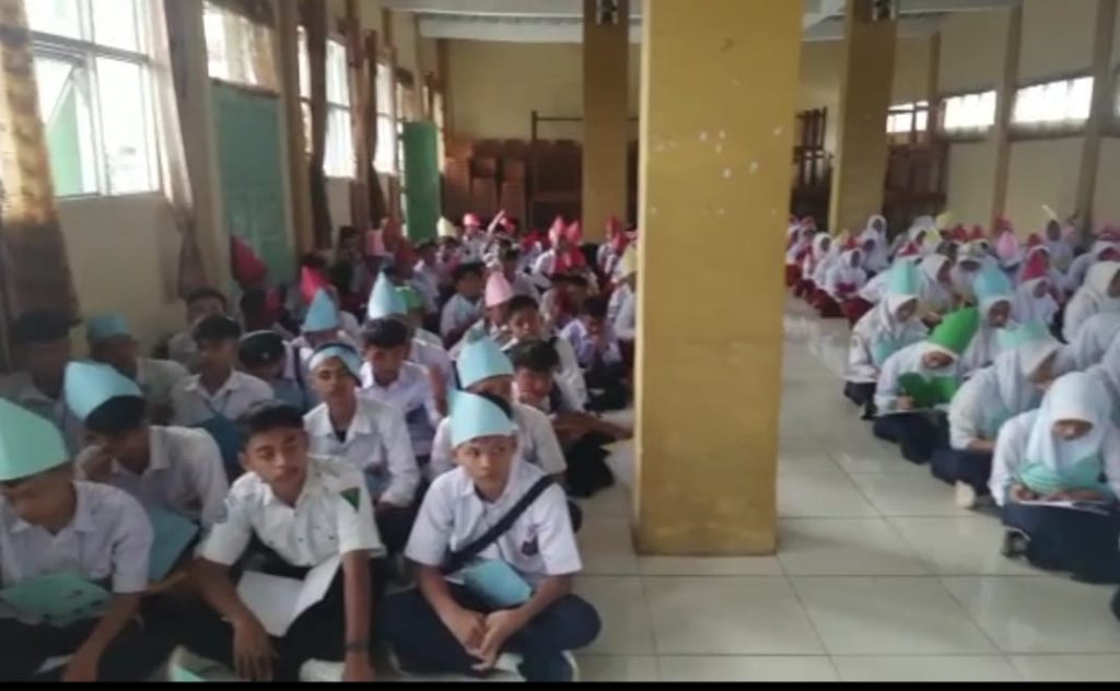 Kegiatan penyuluhan kesadaran berbangasa dan bernegara di sekolah dalam rangka Masa Pengenalan Lingkungan Sekolah ( MPLS) di wilayah Polsek Cireunghas