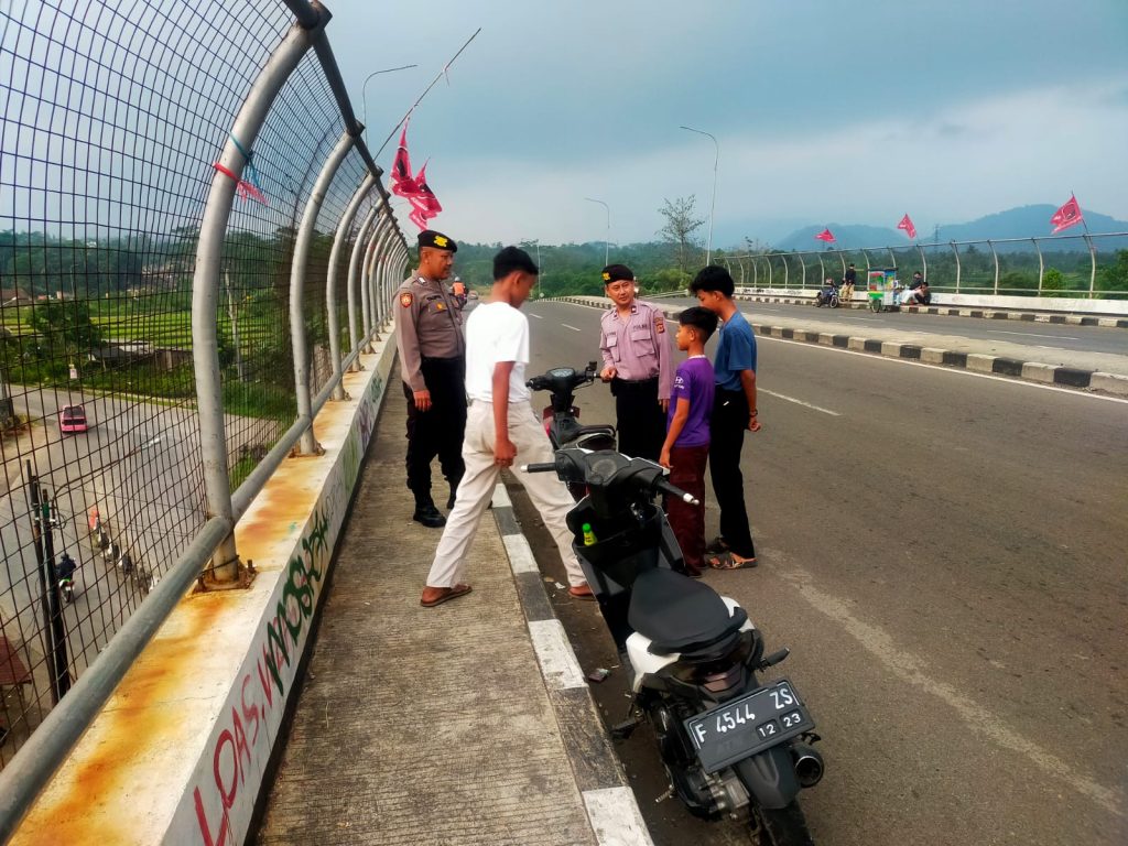 Polsek Cibeureum Polres Sukabumi Kota Laksanakan Patroli Cipkon di sore hari