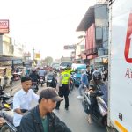 Antisipasi Kemacetan Pagi, Unit Lantas Polsek Sukalarang Melaksanakan Gatur Lalin Saat Jam Masuk Karyawan