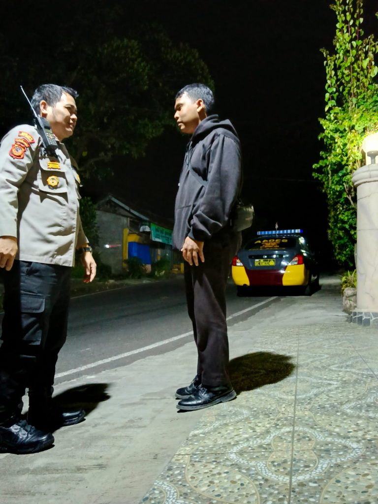 Antisipasi Gukamtibmas, anggota patroli Polsek Warudoyong Polres Sukabumi Kota Gencar Laksanakan Patroli Malam Hari.