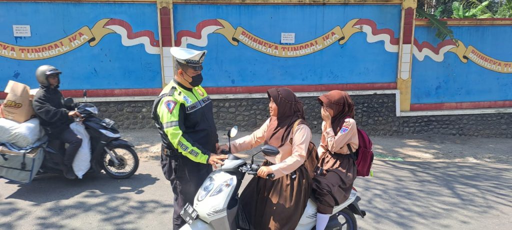 Upaya Polsek Limbangan Kampanyekan Keselamatan Berlalu Lintas Untuk Masyarakat