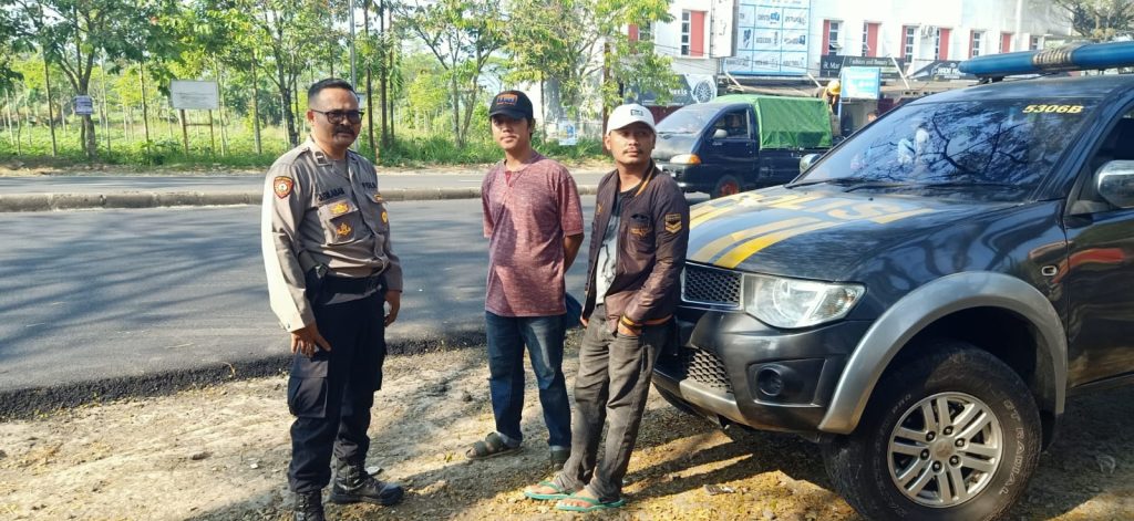 Giat Preventif, Unit Patroli Samapta Polsek Cibeureum Berpatroli dan Sambangi Warga