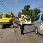 Polsek Sukaraja Siagakan Unit Lalu Lintas di Lokasi Proyek Pengecoran Jalan Raya Sukabumi-Cianjur untuk Mencegah Kemacetan dan Pungli