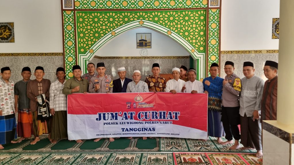 Jum’at Curhat Kapolsek Leuwigoong Himbau Warga Dungusiku Untuk Jaga Keamanan Dan Kebersihan