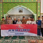 Jum’at Curhat Kapolsek Leuwigoong Himbau Warga Dungusiku Untuk Jaga Keamanan Dan Kebersihan