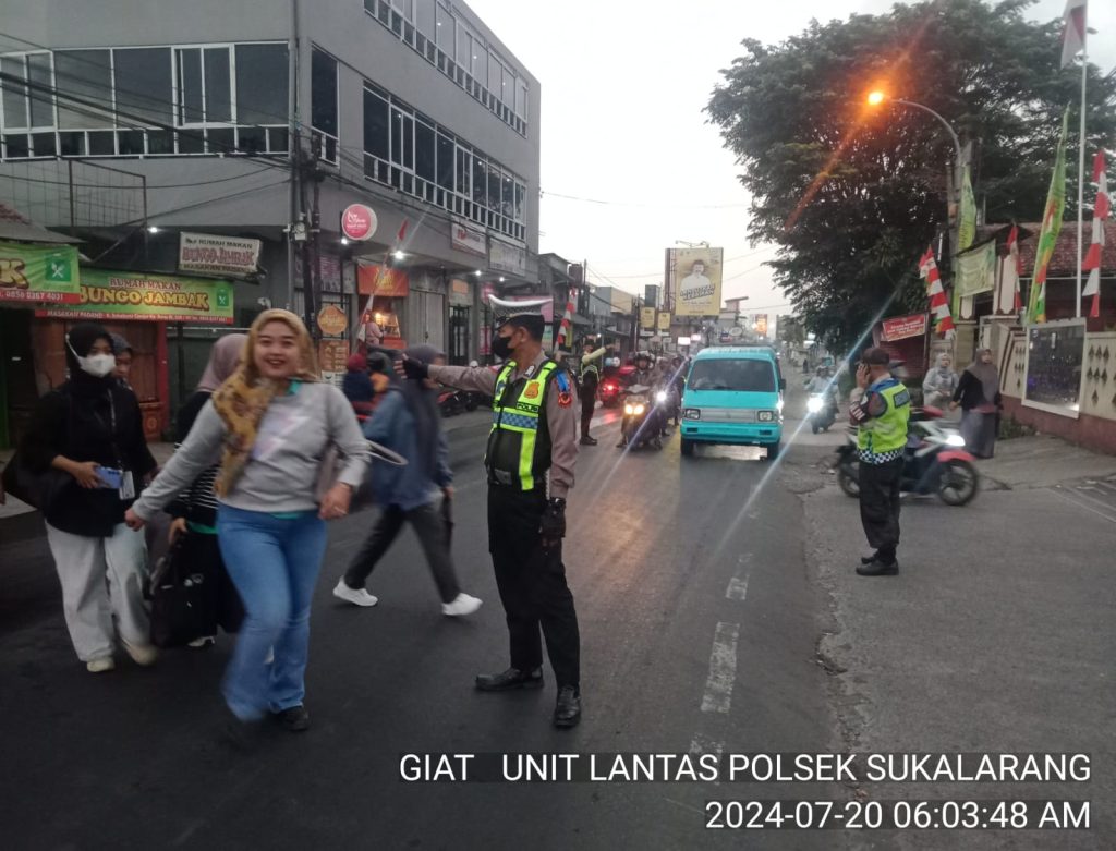 Strong Point, Unit Lantas Polsek Sukalarang Gatur Lalu Lintas Pagi Demi Kelancaran Jalan