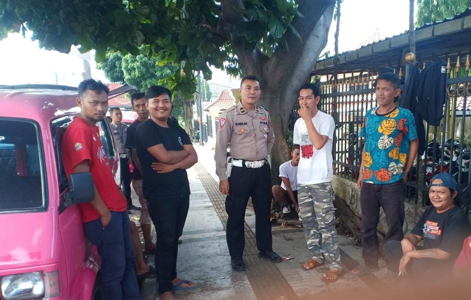 Panit Lantas Polsek Cikole Laksanakan Sambang Dengan Supir Angkot