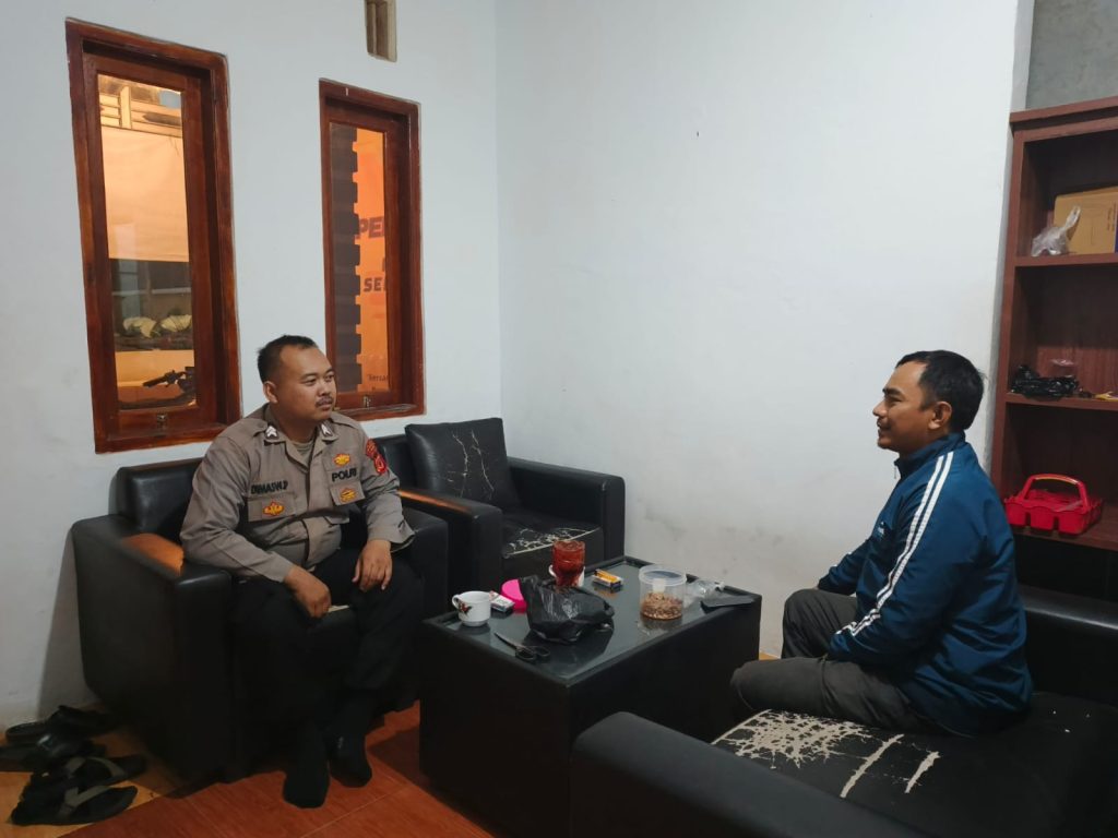 Guna menciptakan keamanan dan kondusif, Polsek Gunungguruh Patroli Dialogis dan Sambangi Warga