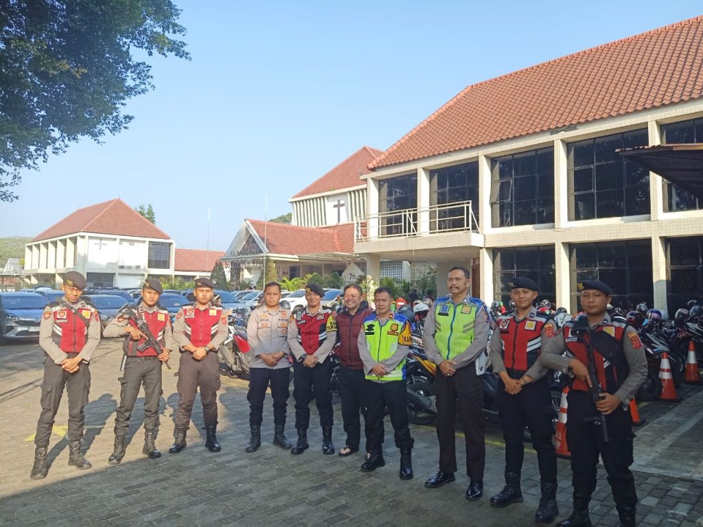 Kapolsek Cikole Laksanakan Giat Patroli Ke Tempat Ibadah