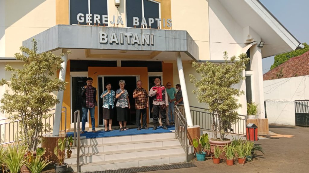 Polsek Cibeureum rutinkan Berikan Pelayanan Pengamanan Ibadah Kebaktian Minggu