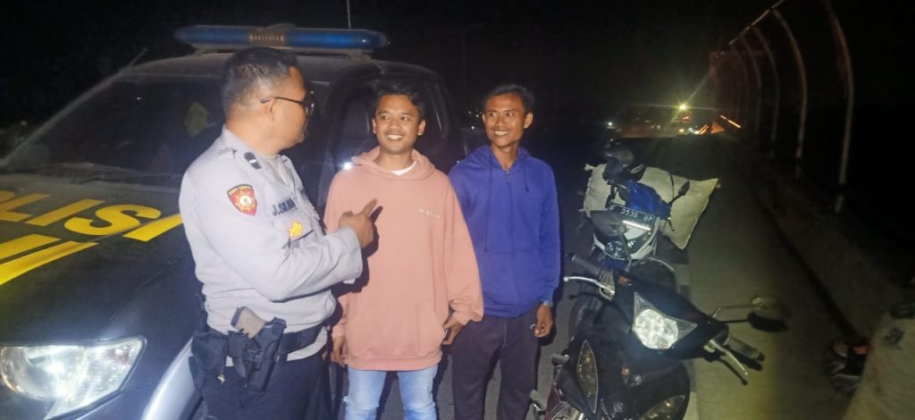 Polsek Cibeureum laksanakan patroli menjelang dini hari untuk Antisipasi Gangguan Kamtibmas