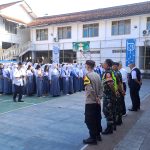 Sinergitas TNI Polri Melaksanakan Pelatihan PBB Kepada Siswa Siswi SMK PGRI Kota Sukabumi.