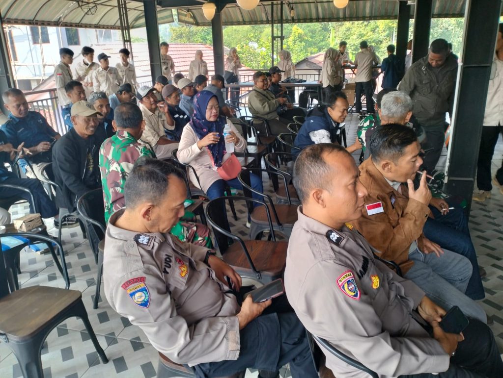 Ngariung bareng bersama Kapolsek Baros dengan Bawaslu Kecamatan Baros menyampaikan pesan kamtibmas