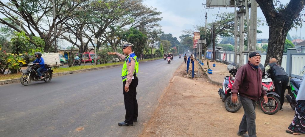 Wujudkan tertib berlalulintas, Polsek Baros giatkan pelayanan pagi