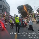 Antisipasi Kemacetan Pagi, Unit Lantas Polsek Sukalarang Laksanakan Gatur Lalin Saat Jam Masuk Karyawan