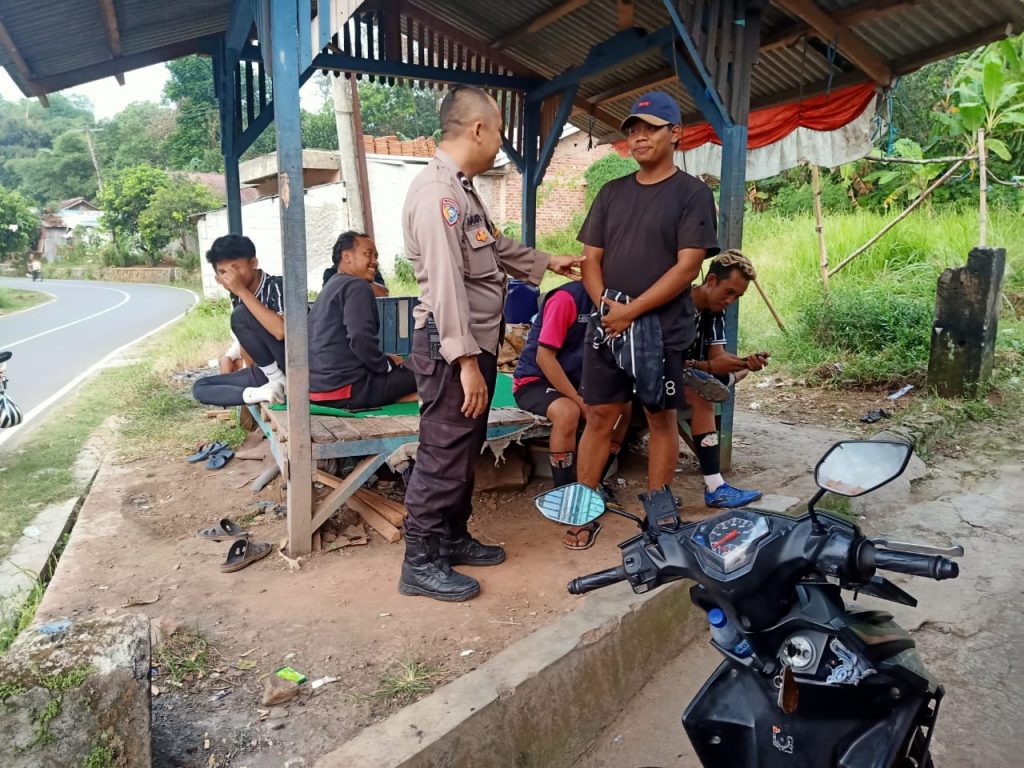 Polsek Lembursitu ciptakan situasi aman disiang hari bagi masyarakat dengan kegiatan rutin yang ditingkatkan patroli siang hari dan  Dialogis Kamtibmas