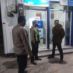 Polsek Sukalarang Patroli Malam Hari Kontrol ATM BRI Cegah Kejahatan Perbankan