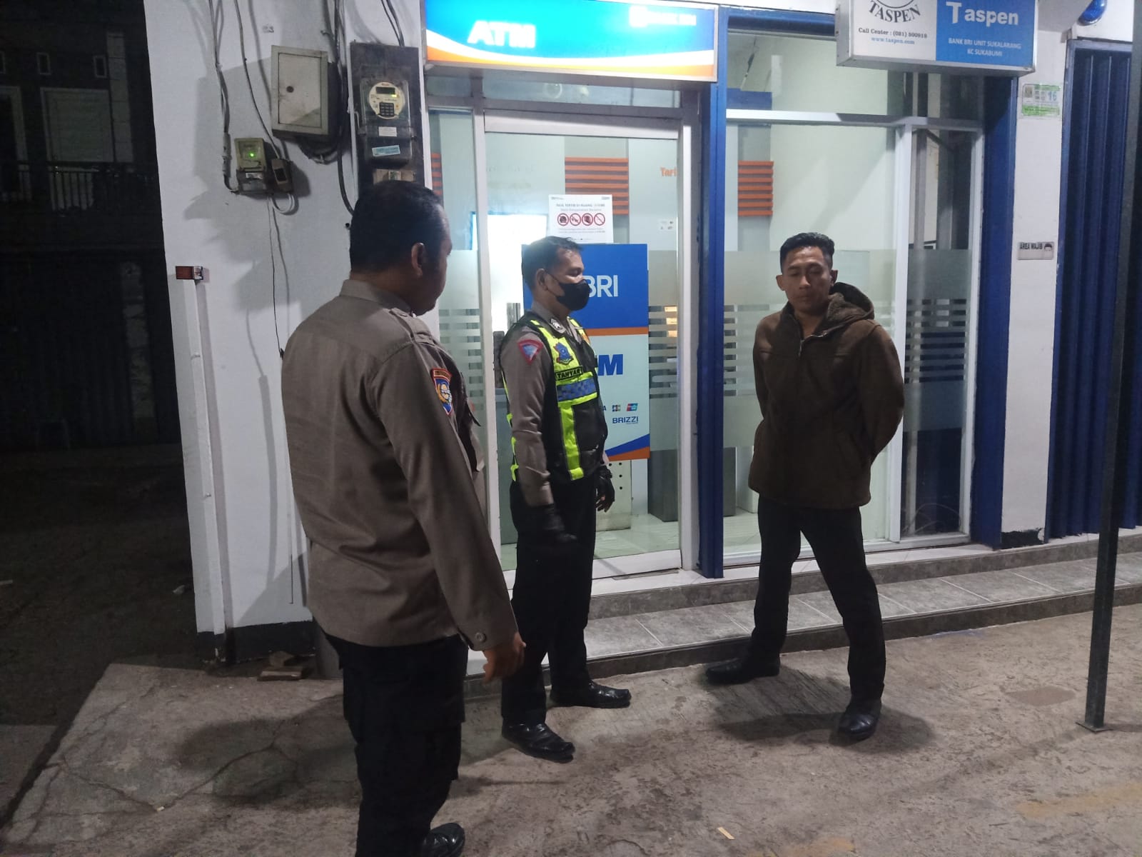 Polsek Sukalarang Patroli Malam Hari Kontrol ATM BRI Cegah Kejahatan Perbankan