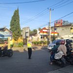 Giat pagi Polsek Baros. Kapolsek Baros terjun layani warganya gatur pagi