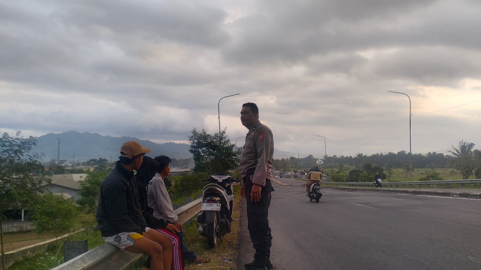 Polsek Cibeureum Polres Sukabumi Kota Laksanakan Patroli Cipkon di sore hari