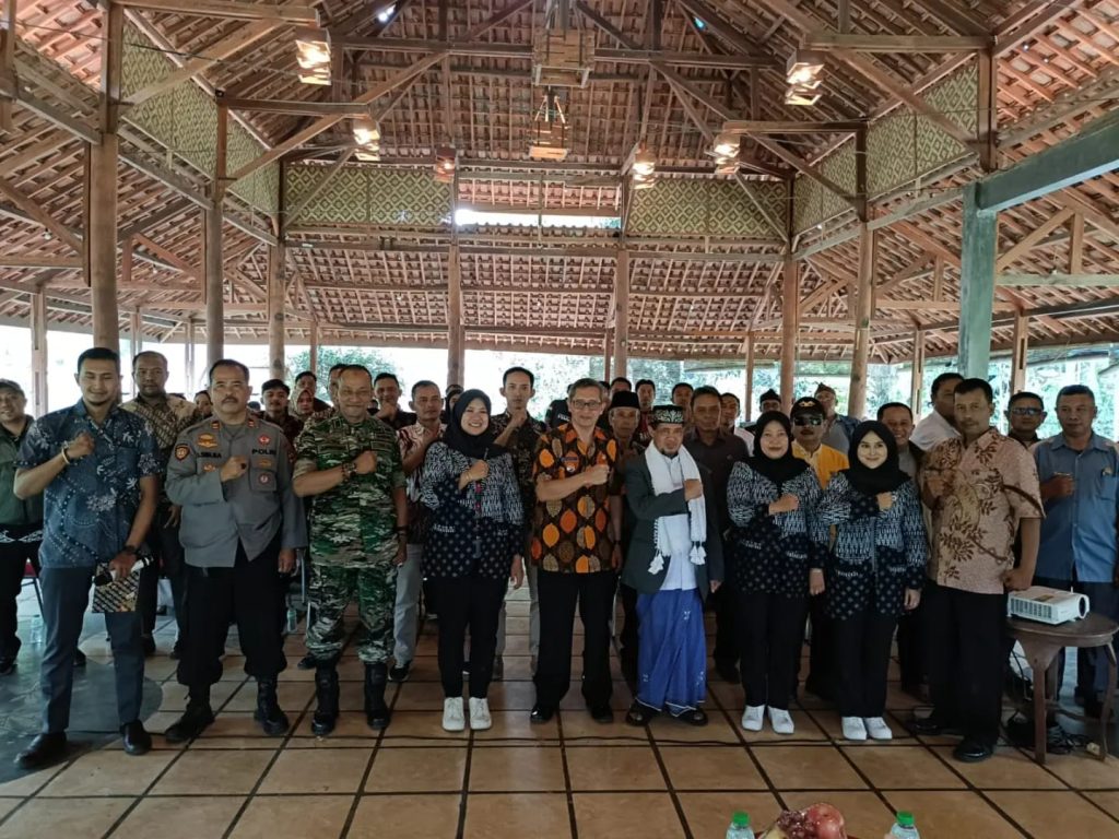 Kanit Samapta Polsek Sukaraja Hadiri Kegiatan sosialisasi dan penandatanganan Deklarasi Netralitas Aparatur Sipil Negara (ASN), TNI/Polri, Kepala Desa