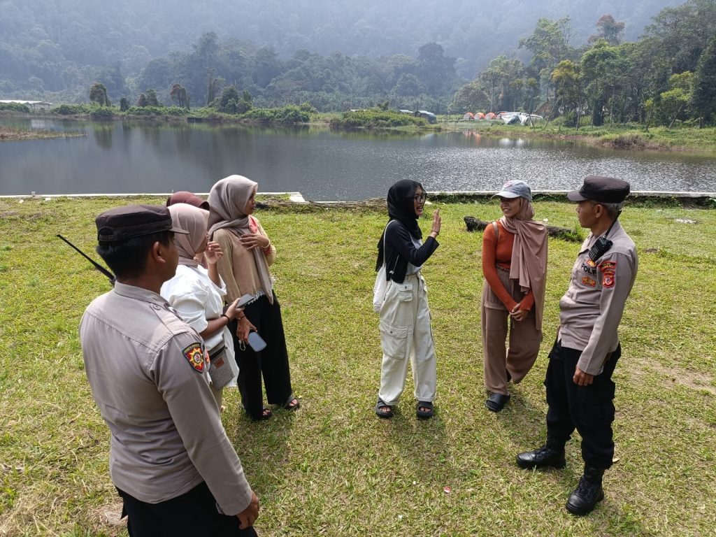 Personil Polsek kadudampit Melaksanakan giat Patroli tempat wisata situgunung