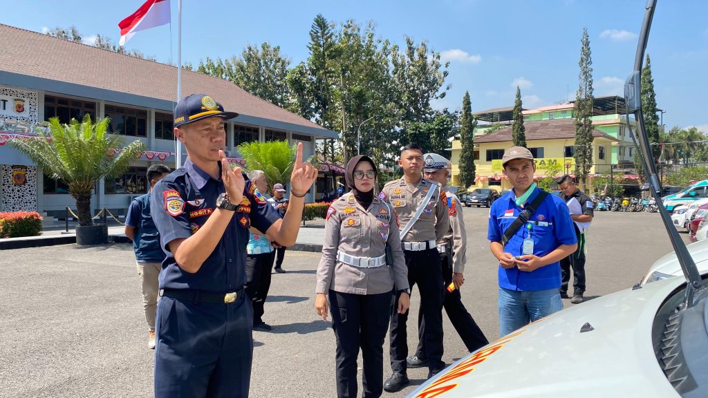 Tingkatkan Keselamatan Berlalu Lintas, Sat Lantas Polres Garut Check Kendaraan Ambulance