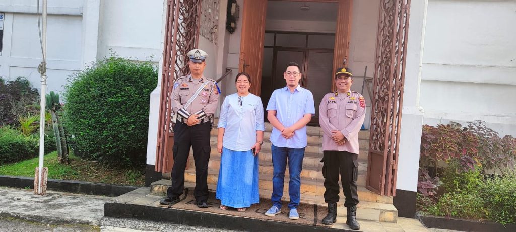 Minggu kasih. Kapolsek Baros gelar personil tingkatkan pelayanan Polri gereja sidang kristus minggu pagi