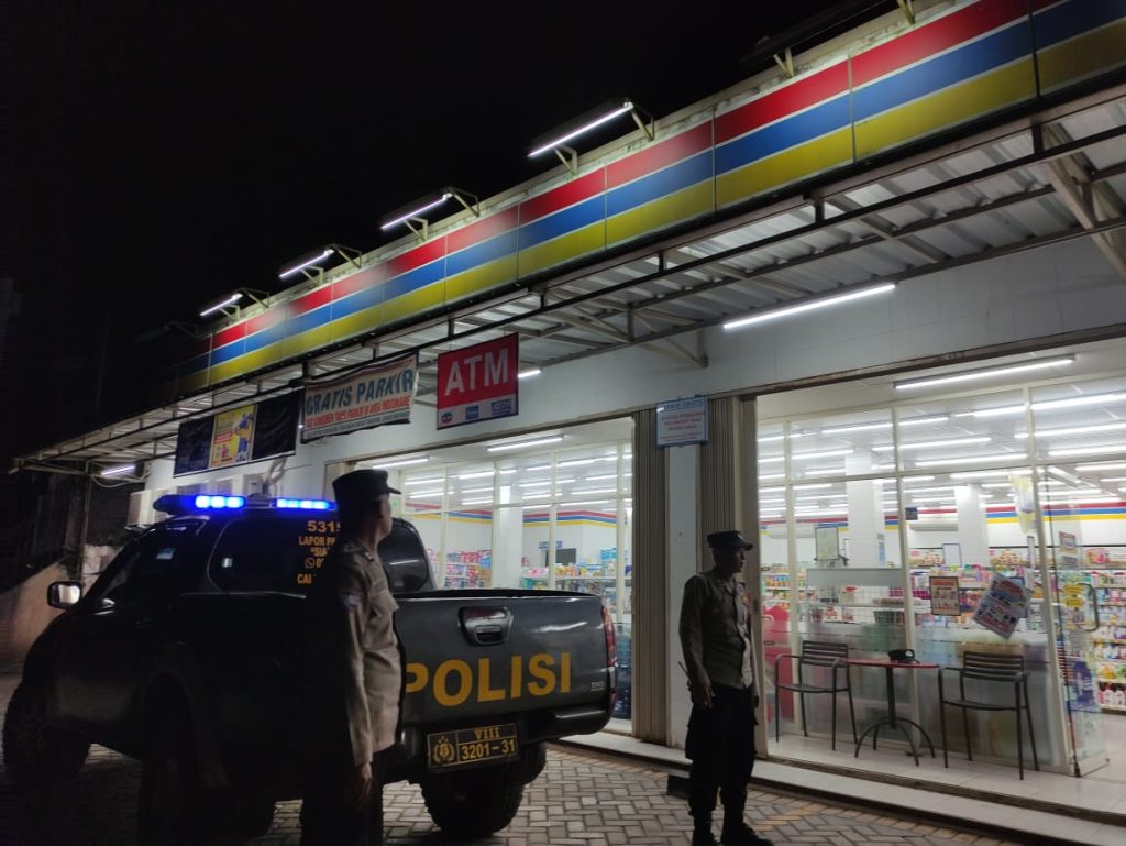 Polsek Kadudampit laksanakan KRYD malam minggu antisipasi gukamtibmas.