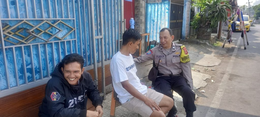 Hadir ditengah masyarakat. Bhabinkamtibmas jalin dan tingkatkan Harkamtibmas