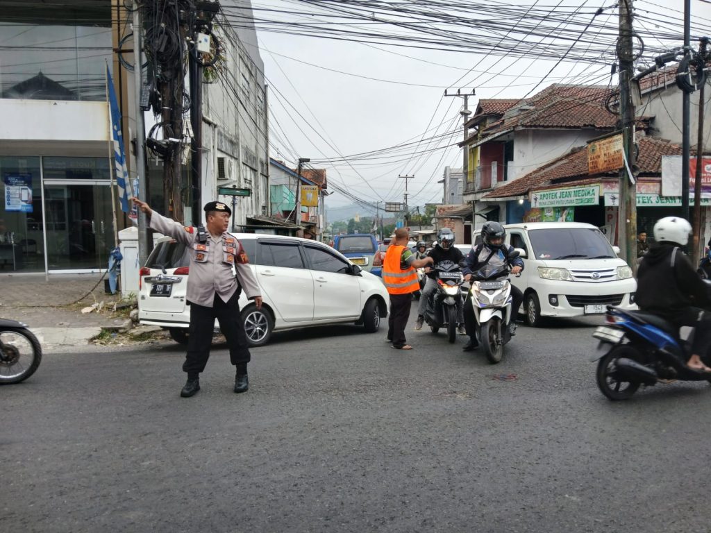 Pelayanan Prima Rutin Gatur Pagi Polsek Lembursitu