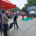 Bhabinkamtibmas Desa Pasirhalang Polsek Sukaraja Polres Sukabumi Kota melaksanakan pengamanan Kegiatan Pentas Seni dan Pameran UMKM