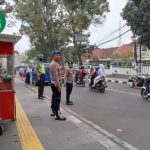 Berikan Pelayanan Pagi Hari, Polsek Cikole Laksanakan Giat Pengaturan