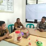 Bhabinkamtibmas Kelurahan Tipar Lakukan Sambangi Staf Kelurahan Tipar.