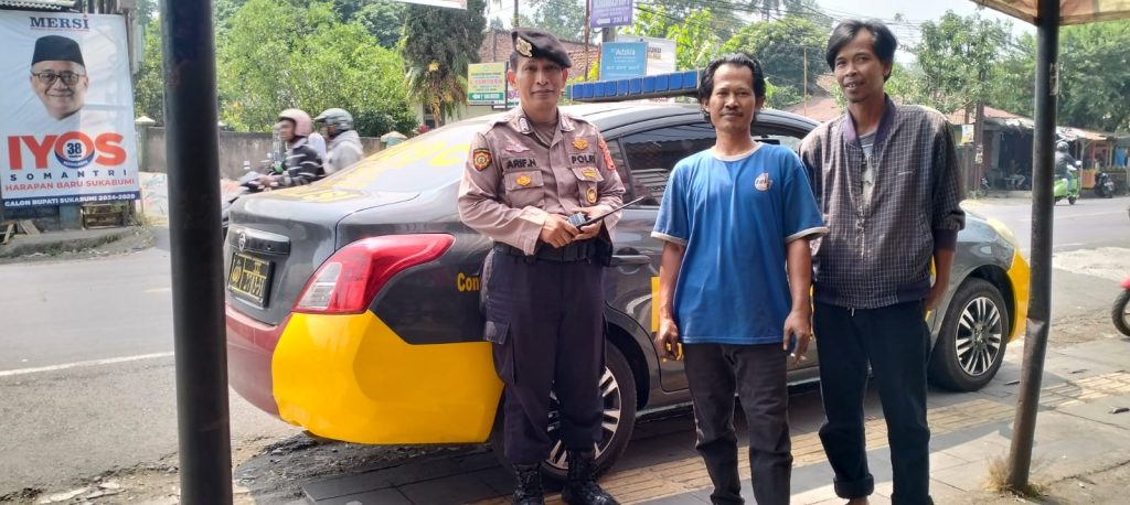 Berdialog Dengan Warga, Unit Samapta Polsek Cisaat Dialogis Berikan Himbauan Kamtibmas