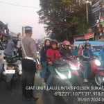 Antisipasi Kemacetan Pagi, Unit Lantas Polsek Sukalarang Laksanakan Gatur Lalin Saat Jam Masuk Karyawan