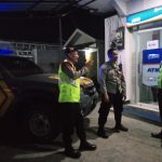 Personil Samapta Polsek Sukalarang Patroli Malam Hari Sambangi ATM BRI Cegah Kejahatan Perbankan