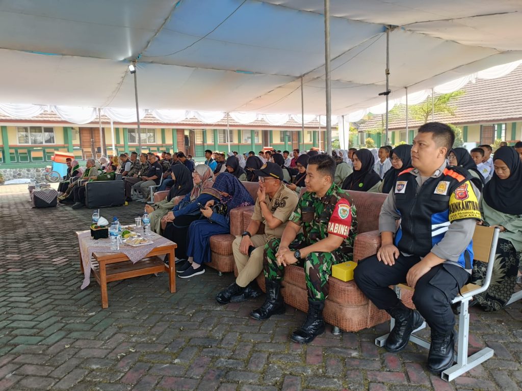 Bhabinkamtibmas Desa Pasirhalang Polsek Sukaraja Polres Sukabumi Kota, menghadiri kegiatan Open day Petani Milenial