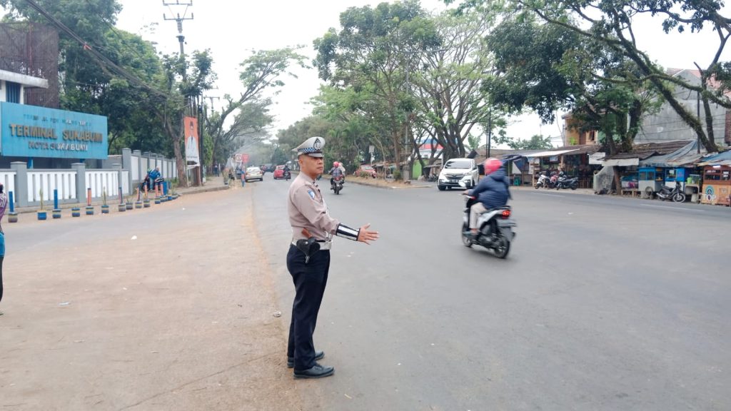 Wujudkan tertib berlalulintas, Polsek Baros giatkan pelayanan pagi