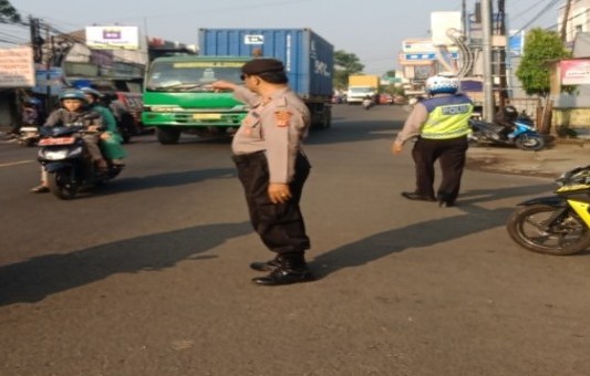 Polsek Sukaraja melaksanakan kegiatan pengaturan pagi, sebagai upaya mewujudkan Kamseltibcarlantas