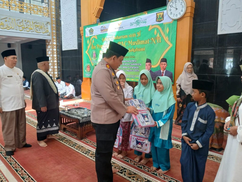 Kapolsek Sukalarang Mengikuti Gebyar Muharram 1446 H dan Santunan Anak Yatim Piatu Masjid Besar Al-Jabbar Kec Sukalarang Kab Sukabumi