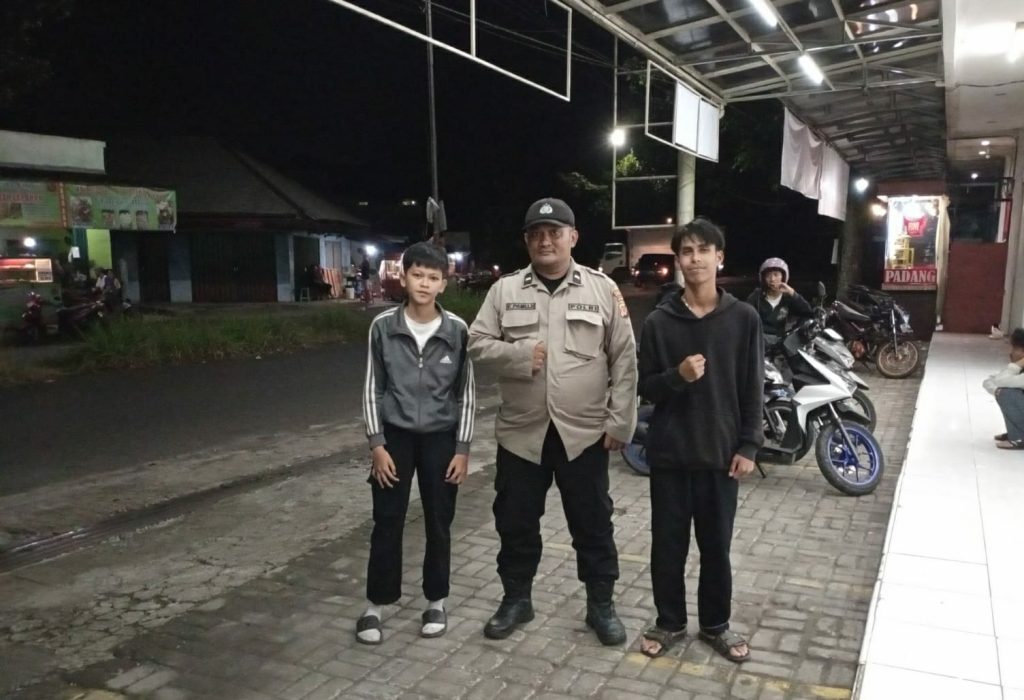 Berikan Rasa Aman Polsek Kebonpedes Patroli Malam Hari Cegah Gangguan Kamtibmas