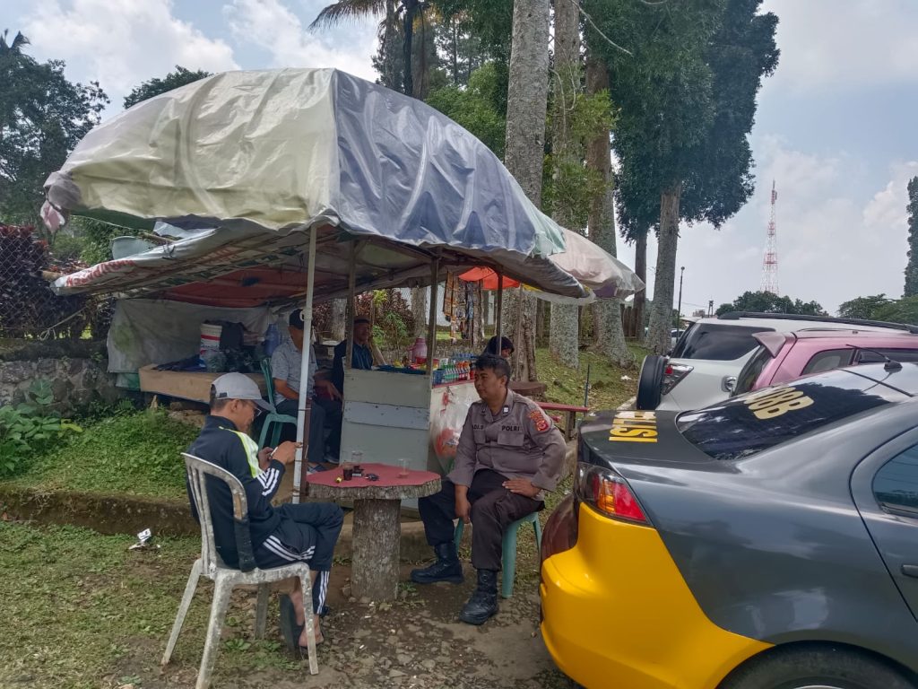 Anggota Samapta Polsek Sukabumi Polres Sukabumi Kota Sukabumi Melaksanakan kegiatan Dialogis