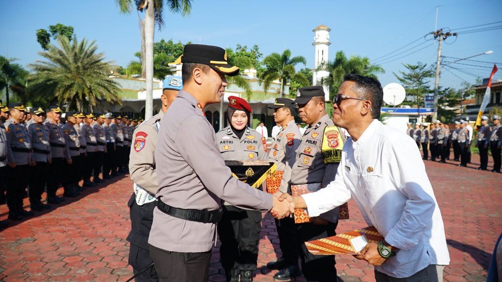 Puluhan Personil dan Masyarakat Mendapat Penghargaan dari Kapolresta Bandung