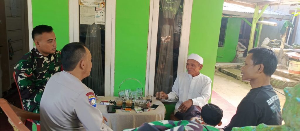 Sinegritas TNI-Polri Sambang  warga Jayamekar sampaikan pesan kamtibmas