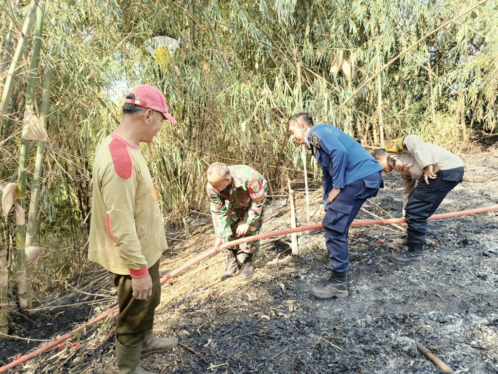 Polsek Tarogong Kaler Cek Lokasi Kebakaran Lahan Kebun Bambu