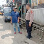 Anggota Samapta Polsek Sukabumi Polres Sukabumi Kota Sukabumi Melaksanakan kegiatan Dialogis dengan Masyarakat Seputaran Desa Sudajaya Girang Kecamatan Sukabumi Kabupaten Sukabumi, Rabu (07/08/2024) Siang